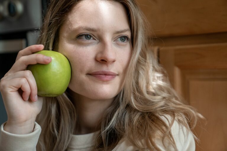 Alimentation et beauté de la peau : les aliments qui changent tout — Savonnerie du Manoir