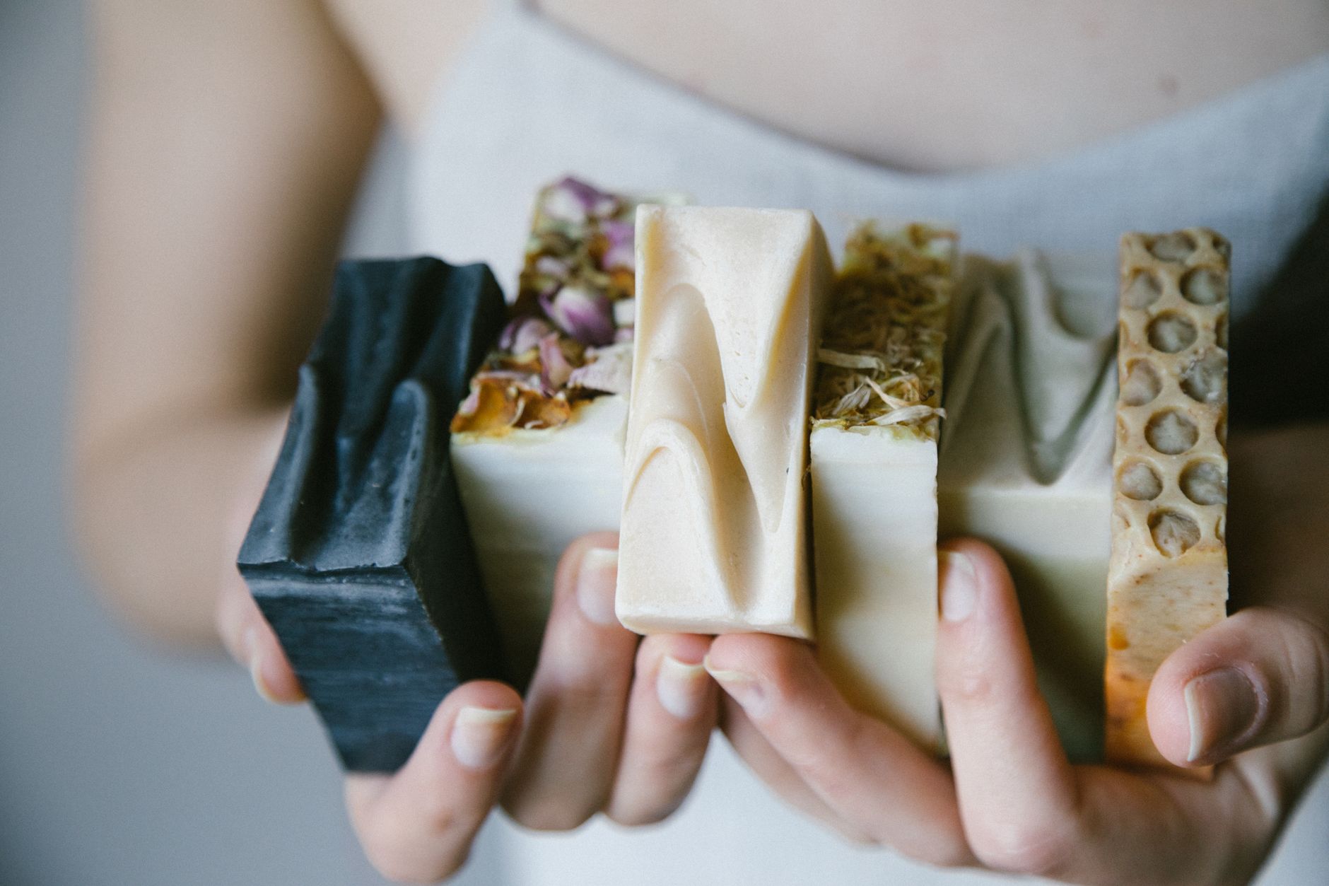 Comment intégrer l&rsquo;huile de coco dans votre routine quotidienne — Savonnerie du Manoir