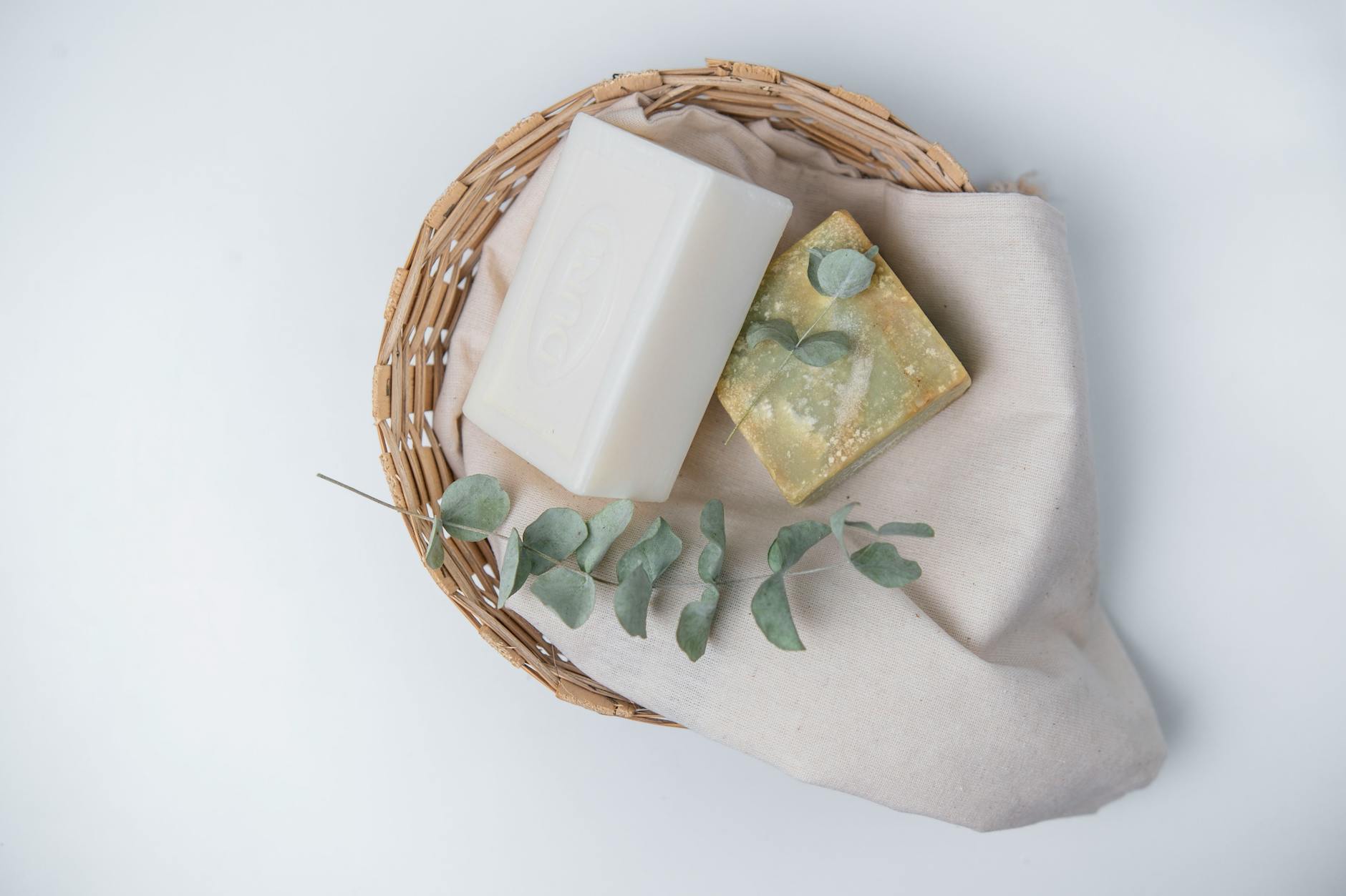 Comparaison entre le savon au lait de chèvre et le savon d&rsquo;Alep — Savonnerie du Manoir