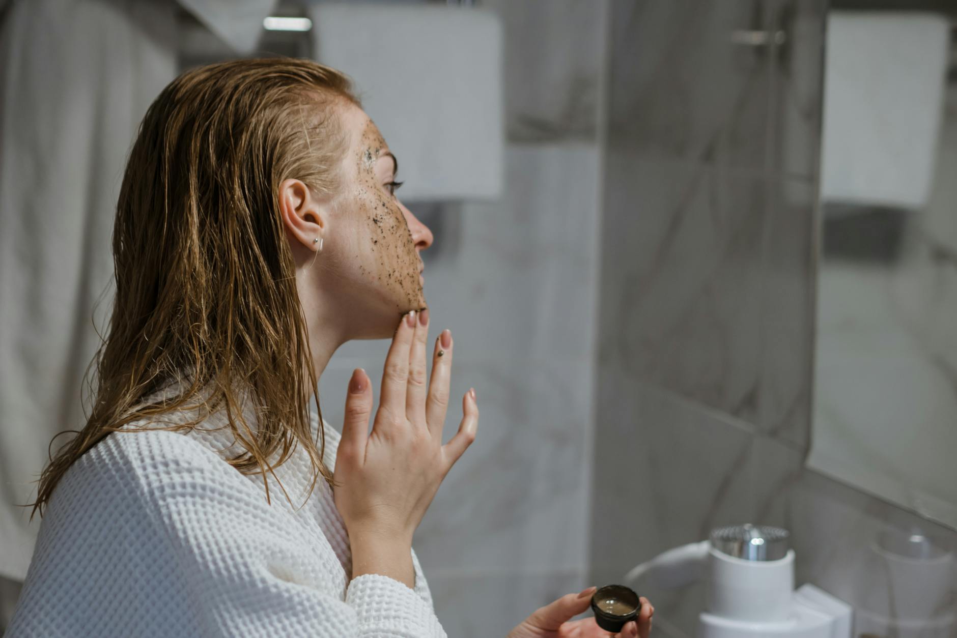 Exfoliation douce naturelle : fréquence et méthodes — Savonnerie du Manoir