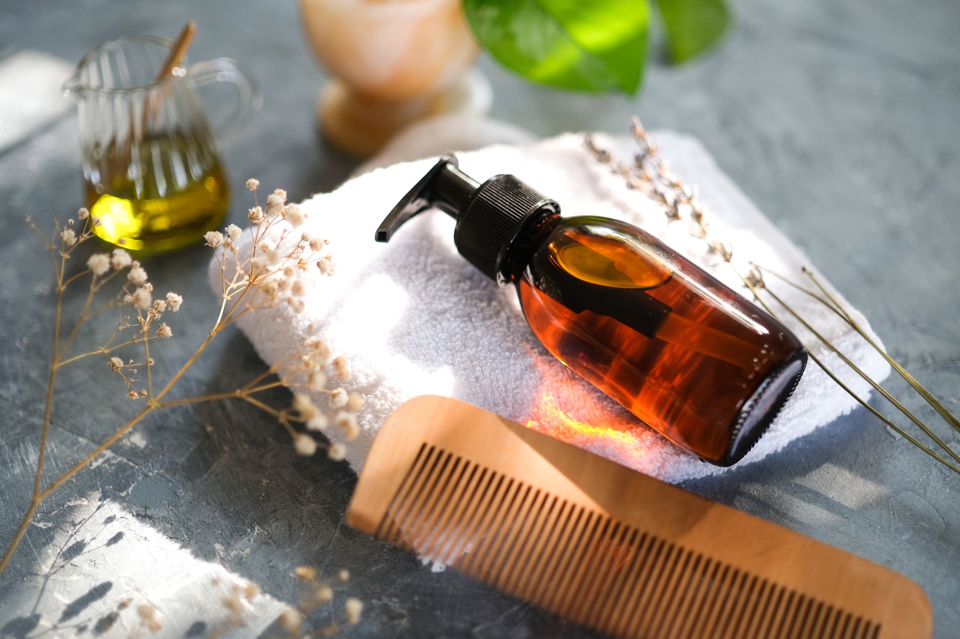 Huile d'argan pour les cheveux : bienfaits et utilisation 1 Huile d'argan pour les cheveux : bienfaits et utilisation — soins naturels artisanaux Normandie