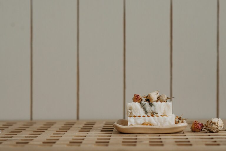 La cure du savon artisanal : pourquoi attendre 6 semaines ? — Savonnerie du Manoir