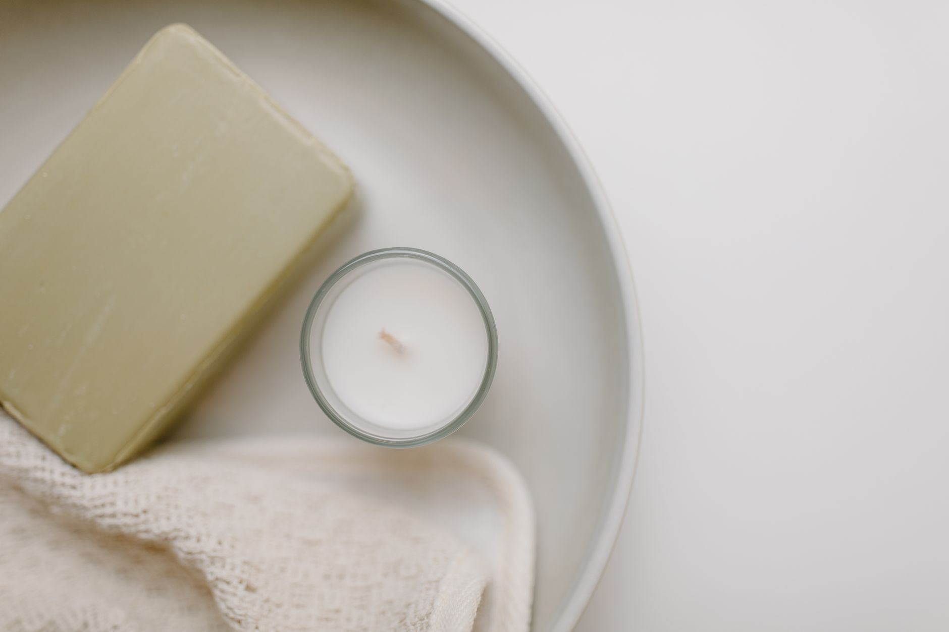 Les bienfaits du savon d'Alep pour la peau 1 Les bienfaits du savon d'Alep pour la peau — soins naturels artisanaux Normandie
