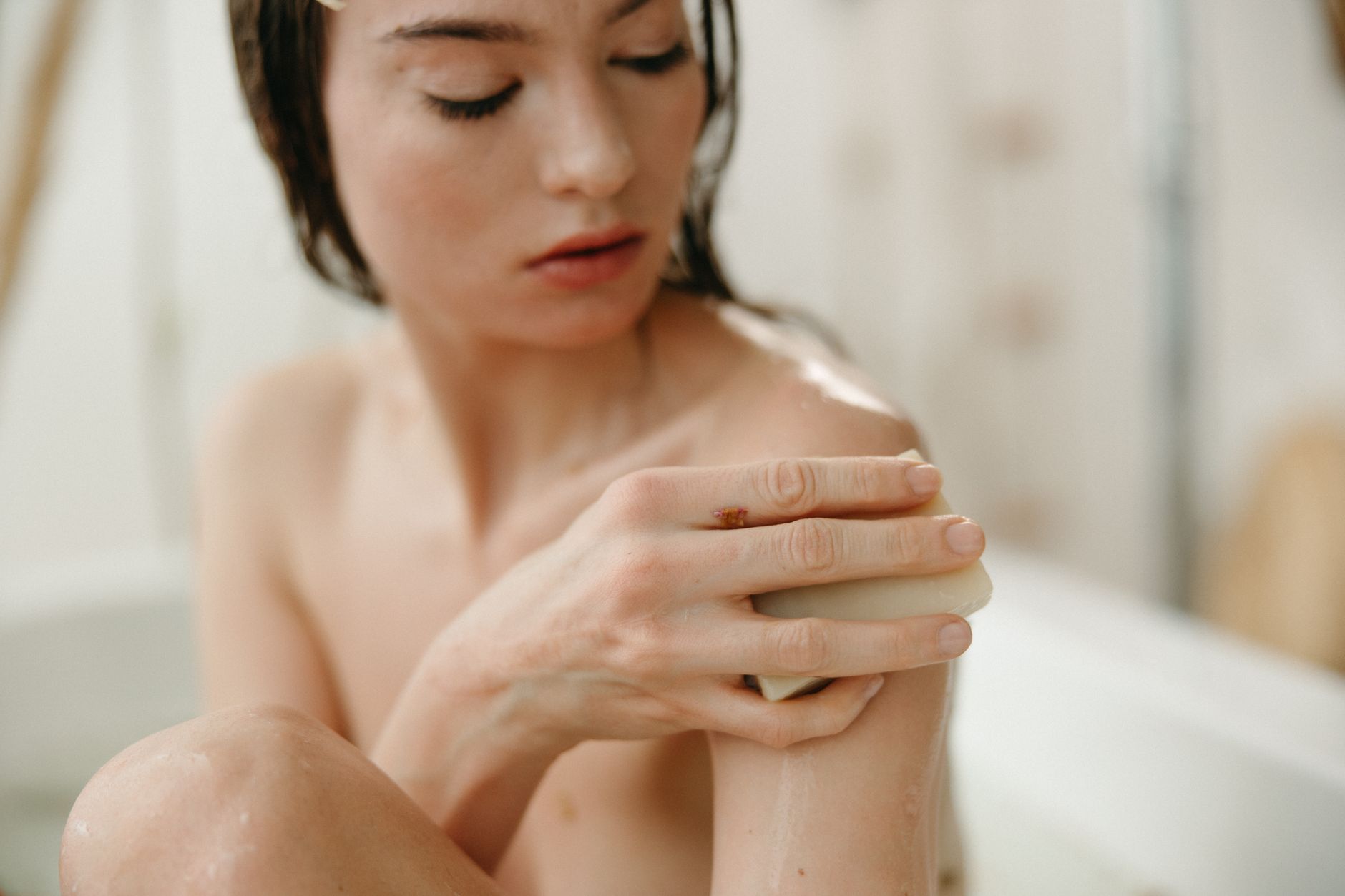 Savon au lait de chèvre et eczéma : ce que j'ai testé — Savonnerie du Manoir