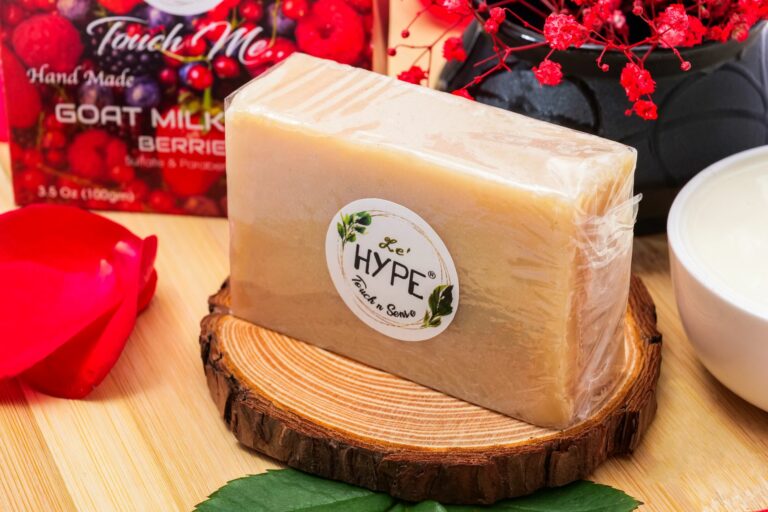 Savon au lait de chèvre et miel : un duo apaisant — Savonnerie du Manoir