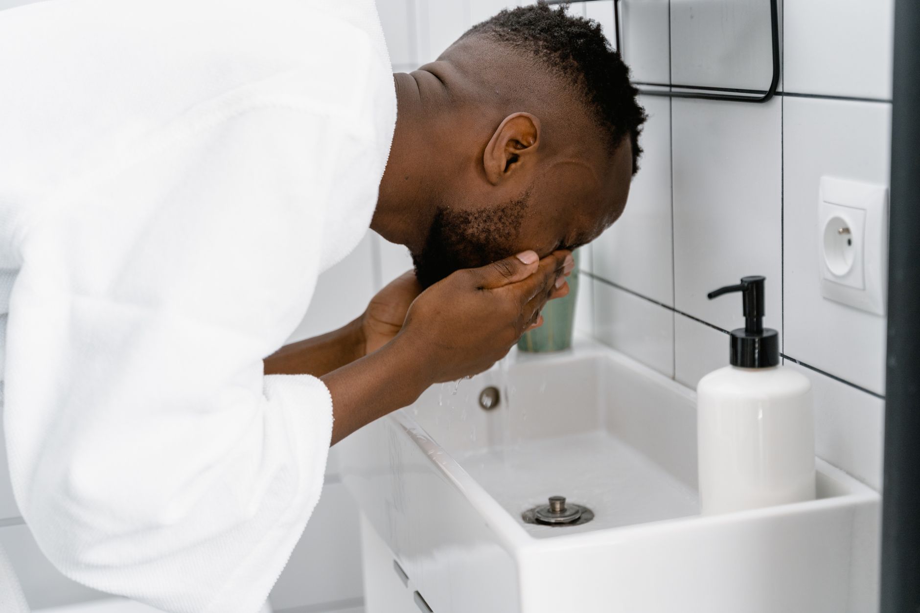 Savon au lait de chèvre pour homme : pourquoi pas ? — soins naturels artisanaux Normandie