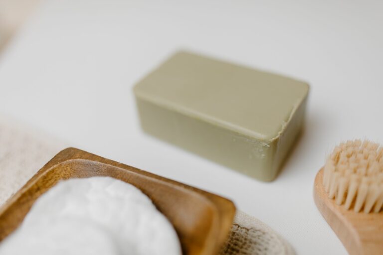 Savon de Marseille pour peau sensible : doux mais efficace — Savonnerie du Manoir