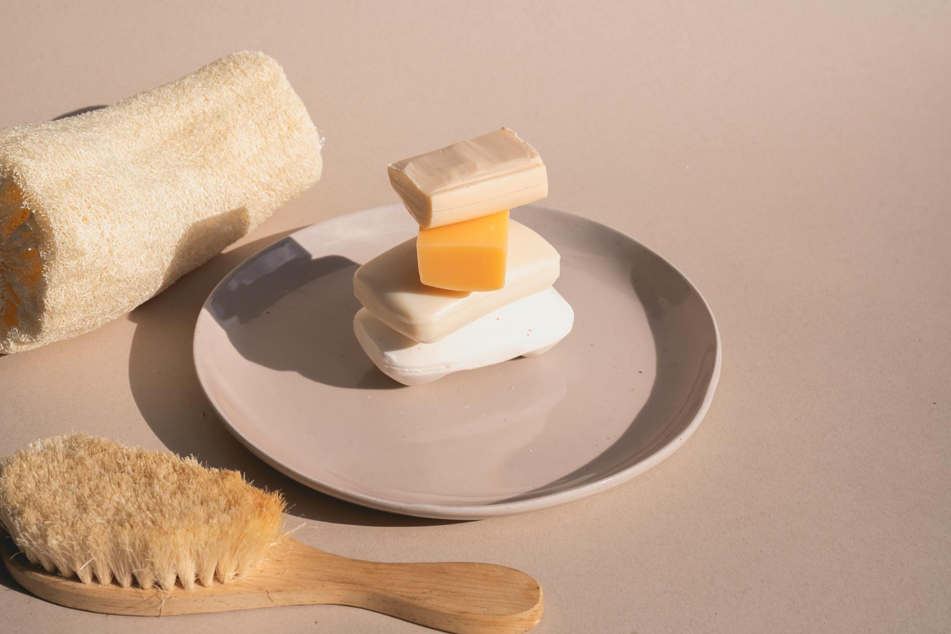 Savon de Marseille pour peau sensible : doux mais efficace 1 Savon de Marseille pour peau sensible : doux mais efficace — soins naturels artisanaux Normandie