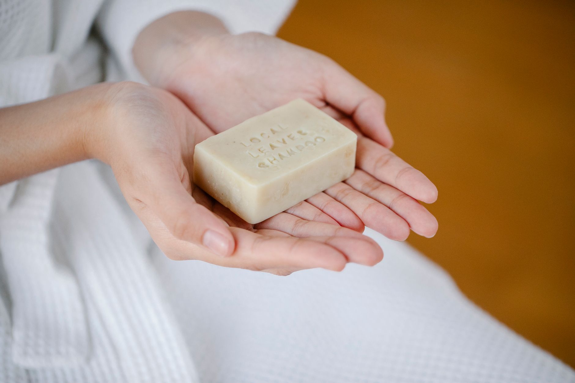 Shampoing Anti Pelliculaire : Le Guide Ultime 2025 pour un Cuir Chevelu Sans Pellicules — soins naturels artisanaux