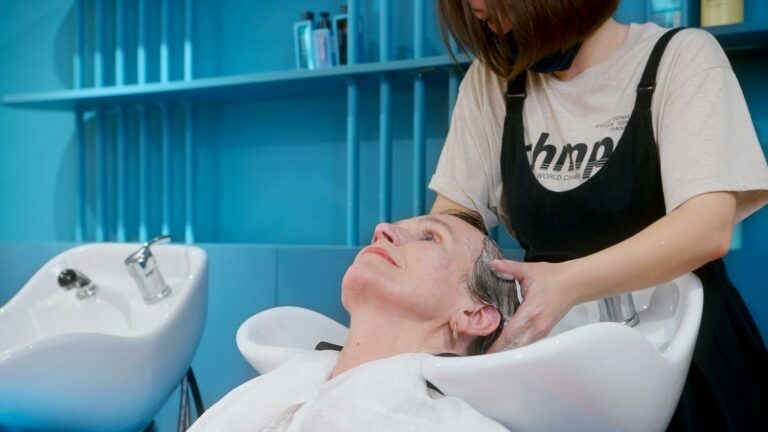 Shampoing solide pour cuir chevelu gras : rééquilibrer sans agresser — Savonnerie du Manoir