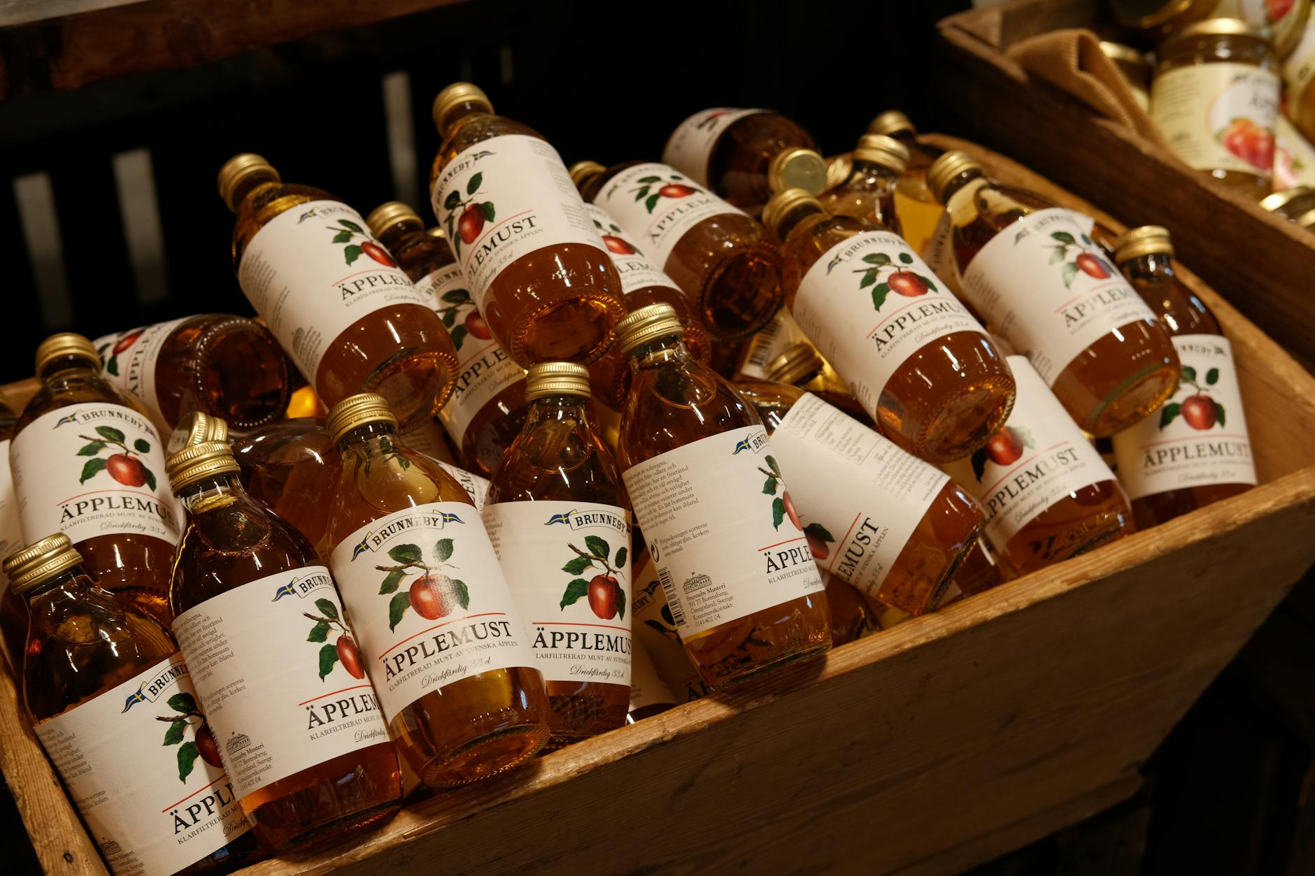 Vinaigre de cidre en beauté : peau, cheveux — les bons usages 1 Vinaigre de cidre en beauté : peau, cheveux — les bons usages — soins naturels artisanaux Normandie